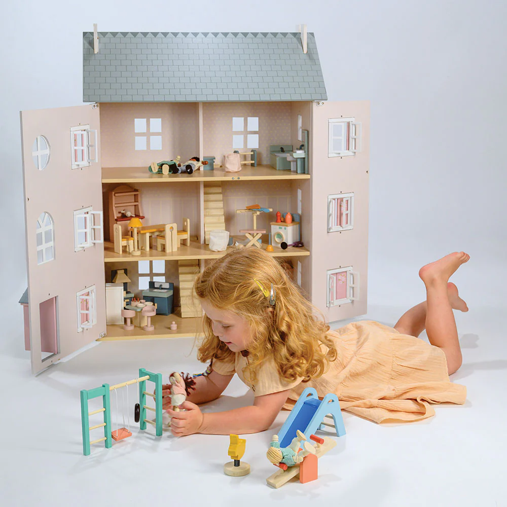 Heather Hall Dollhouse - Image 2