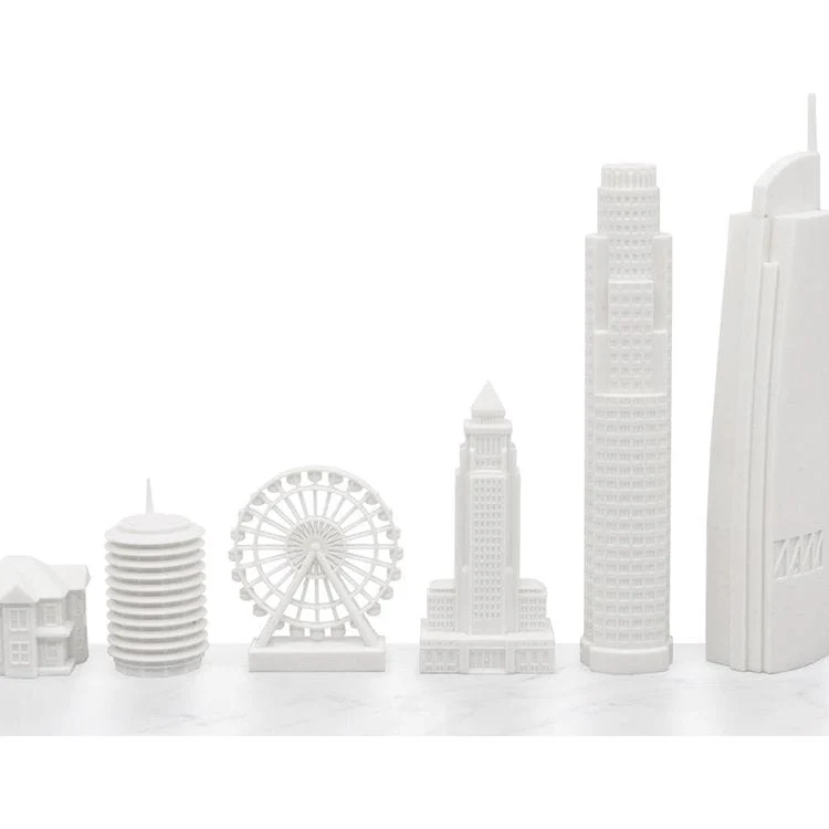 New York Versus Los Angeles Acrylic Chess Set with Black and White Wood Hatch Board - Image 4